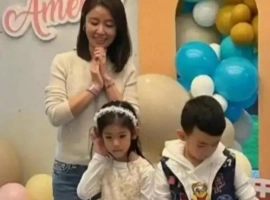 49 岁林心如素颜遛娃被拍！8岁女儿颜值惊艳，豪门日常这么接地气-蜗牛资源分享网