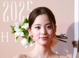 欧阳娜娜亮相2025中国时尚产业盛典红毯活动-蜗牛资源分享网